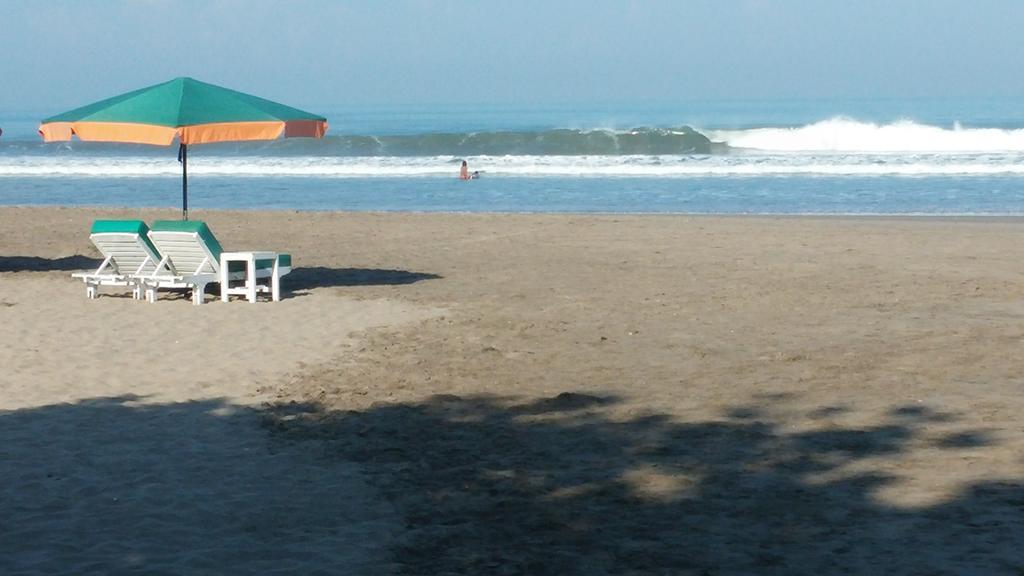 Puri Naga Beachfront Cottages Legian  Exterior photo