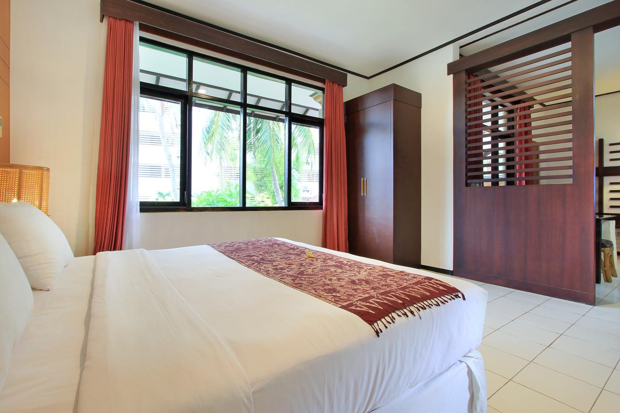 Puri Naga Beachfront Cottages Legian  Exterior photo