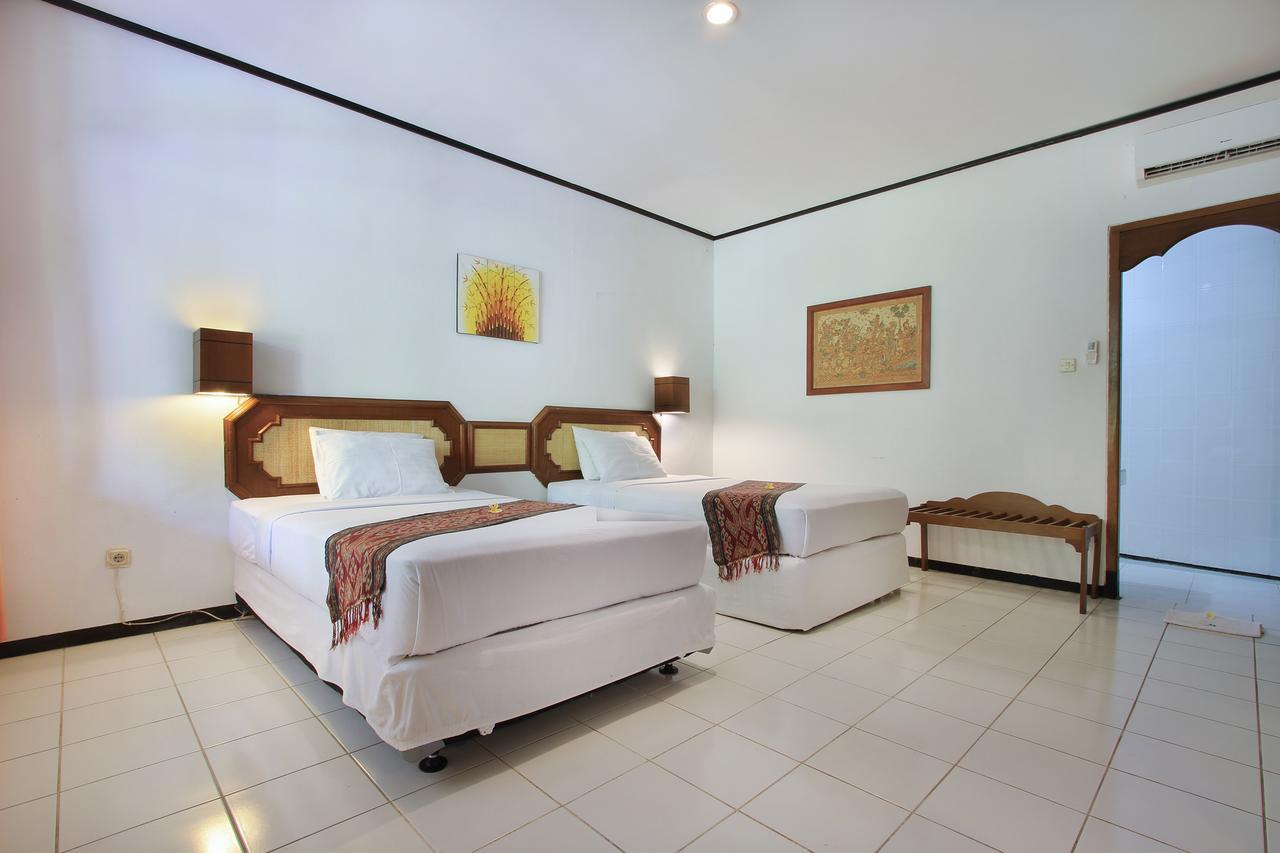 Puri Naga Beachfront Cottages Legian  Exterior photo